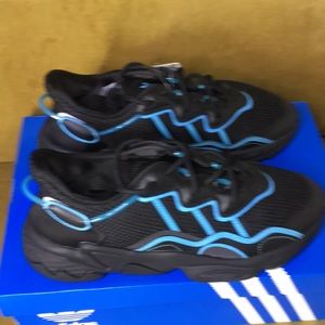 Addidas ozweego tennis shoes